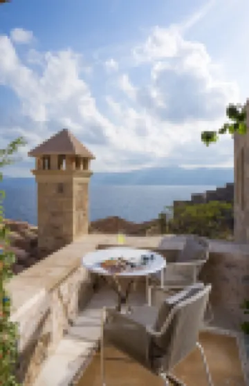Moni Emvasis Luxury Suites