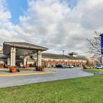 Comfort Inn & Suites Ambassador Bridge