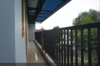 SPOT ON 93611 Kost Pak Suyatno Syariah 2 - Parking