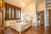 Majestic Villa in Hills of Florence with Gardens Gym Jacuzzi and Sauna Fattoria di Maiano 주변 호텔