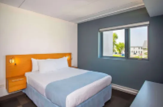 Barker Suites Southport Hotels in Portage La Prairie