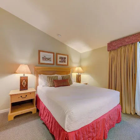 The Shores Cozy Lakeside Condo Unit 5705
