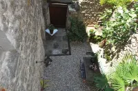 Château de Bessas فنادق في Grospierres