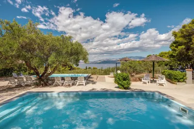 Waterman Beach Village Hotels in Supetar