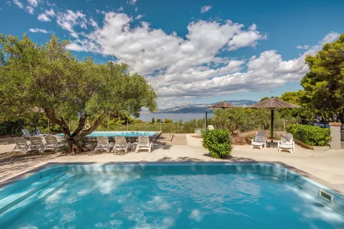 Waterman Beach Village Hotels in Supetar