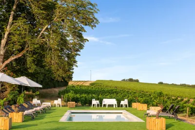 Château de Tauzies, the Originals Relais فنادق في Brens