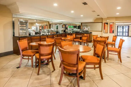 Econo Lodge Inn & Suites Monroe Отели в г. Monroe County