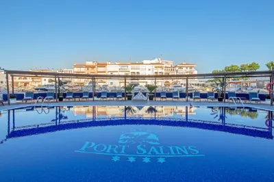 Hotel Port Salins by Pierre & Vacances Отели рядом с достопримечательностью «Волнительный клуб»