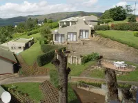 Esther's Lodge Hotels in 