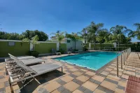 Travelodge - Pools