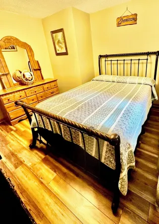 Horse Lover's Hideaway - cabin located near mountain and river activities!