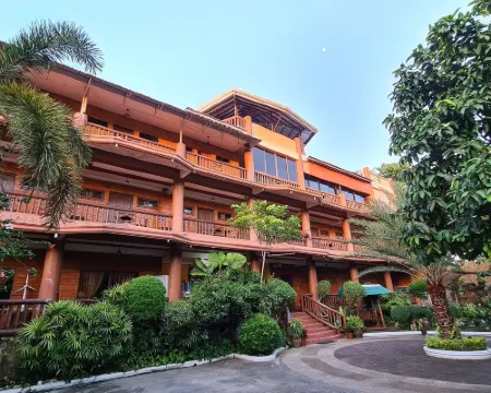 Zemkamps Chalet Hotels in Guimaras