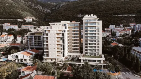 AMI Hotel Budva – Petrovac Отели в г. Катун Режевићи