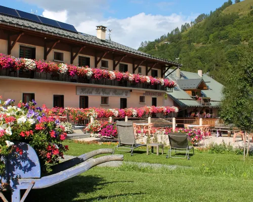 Hôtel du Crêt Rond Hotels in Valloire