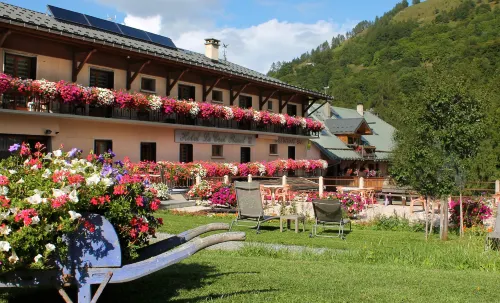 Hôtel du Crêt Rond Hotels in Valloire