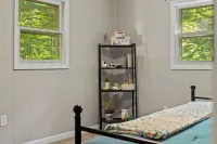Walk to the Lake Firepit and Sunroom Tomhickon