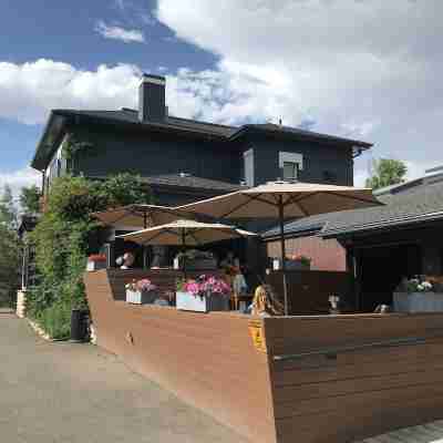 Basecamp Boulder Hotel Exterior