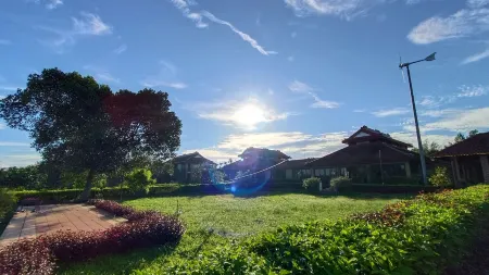 Hue Riverside Boutique Resort & Spa Отели рядом с достопримечательностью «Hon Chen»