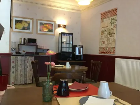 Europ'Hôtel Отели рядом с достопримечательностью «Circus In Track Stey»