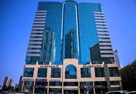 Golden Tulip Sharjah Отели рядом с достопримечательностью «Морской музей Шарджи»