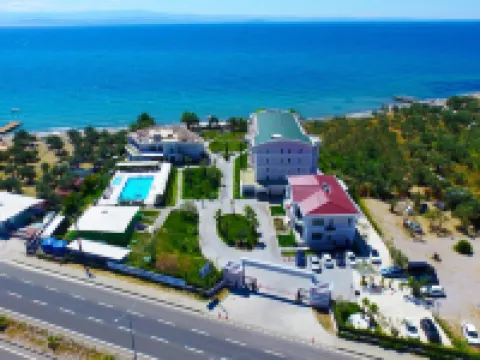 ラウダ リゾート ホテル アルティノルック エドレミトのホテル