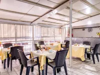 Napoli's Gold Hotel Các khách sạn gần Quảng trường Piazza Cavour