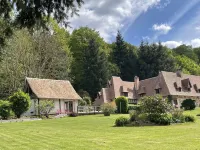 Le prieuré des Fontaines Hotels in Les Preaux