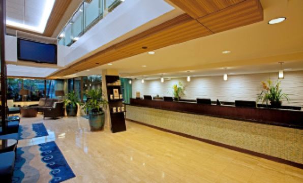 DoubleTree by Hilton Alana - Waikiki Beach