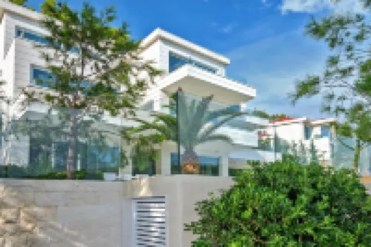 Beachfront Villa Seven Sins with Pool Hotels in 