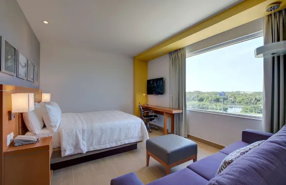 帕拉伊索希爾頓歡朋套房酒店