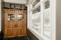 The Flying Steamshovel Inn Hotels in Rossland