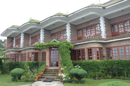 Niva Niwa Lodge Отели рядом с достопримечательностью «Nagarkot Waterfall»