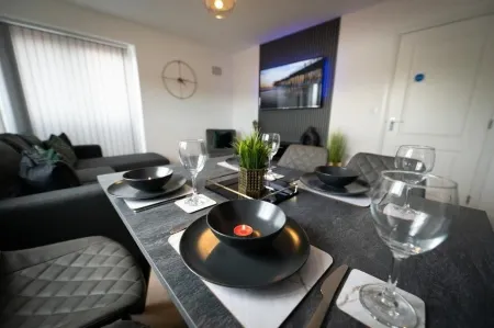 Grand Station Suite Отели рядом с достопримечательностью «Университет Уольверхэмптон»