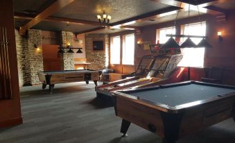 Twin Pine Inn & Suites