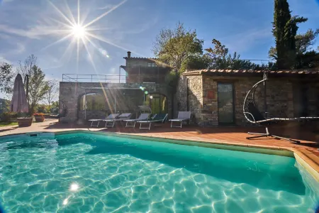 Borgo Casa al Vento Отели рядом с достопримечательностью «San Giusto in Salcio»