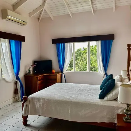 Luxury 5-Bed Villa in Tobago the Big Yellow House