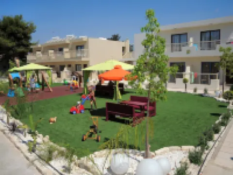 內利亞花園酒店 鄰近聖納帕修道院的酒店