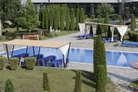 Local Stay Hotel, BW Signature Collection - Pools