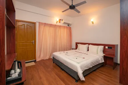 Gaafaru View Inn Отели рядом с достопримечательностью «Акирифуши»