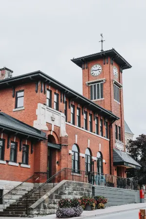 The Postmark Hotel Отели рядом с достопримечательностью «Орора Коммьюнити Арборетум»