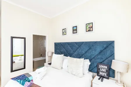 Modern Executive Unit Отели в г. Gonubie