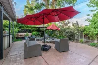 Seq Parks-House with Hot Tub Fire Pit Koi Pond Outdoor Kitchen