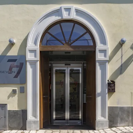 Seven Hostel & Rooms Отели рядом с достопримечательностью «Пляж Петерс»