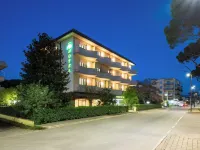 Hotel Parco dei Pini - 100mt Dal Mare Hotels in Follonica