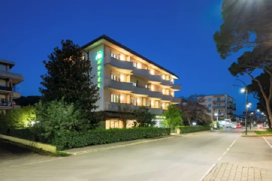 Hotel Parco dei Pini - 100mt Dal Mare