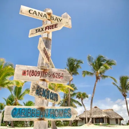 Luxury Apartment with Pool and Golf View