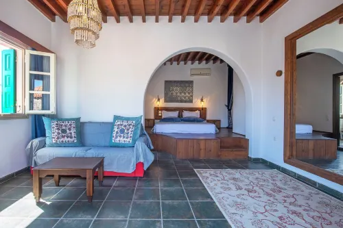 Saint Artemios Hotel and Oriental Suites - Pensions