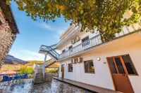 ApartHotel by the Lake in the Beautiful Shiroka Hotel a Shiroka