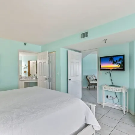 Oceanfront Penthouse Pool Hot Tub Beach Access