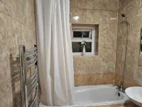 Mitcham Junction - 2 Bed Apartment - Sleeps 6 Hotels in Mitcham